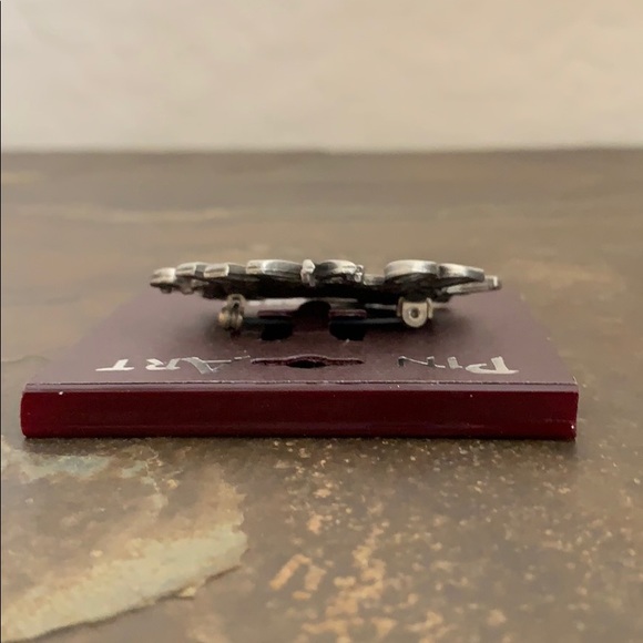 NWT Pin Art I Do Nails Manicurist Brooch - Picture 6 of 7